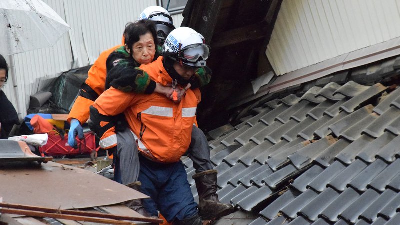 Fotografija: Žarišče potresa je bilo na polotoku Noto, ki leži 505 kilometrov severozahodno od Tokia. Tudi v japonski prestolnici so potresne sunke čutili milijoni prebivalcev. FOTO: AFP