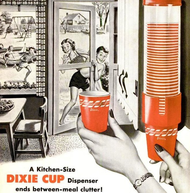 Kozarčki za enkratno uporabo, kot so jih reklamirali v petdesetih letih prejšnjega stoletja. FOTO: arhiv MNZC