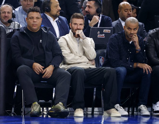 Brazilski Ronaldo, David Beckham in nekdanji zvezdnik San Antonia Tony Parker so bili del zvezdniške zasedbe športnikov v pariškem dvoboju Clevelanda in Brooklyna. FOTO: Sarah Meyssonnier/Reuters