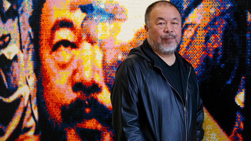 Fotografija: Ai Weiwei je kritiziral poučevanje umetnosti, pri katerem se osredotočajo na ustvarjanje »realističnih« podob: »Umetna inteligenca potrebuje le sekundo, da to ustvari. Torej je tisto, kar so se naučili, zelo pogosto brez smisla.« FOTO: Tolga Akmen/AFP