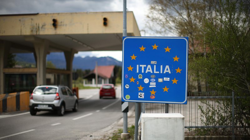 Fotografija: Italija je začasni nadzor na meji s Slovenijo uvedla 21. oktobra. FOTO: Jure Eržen/Delo