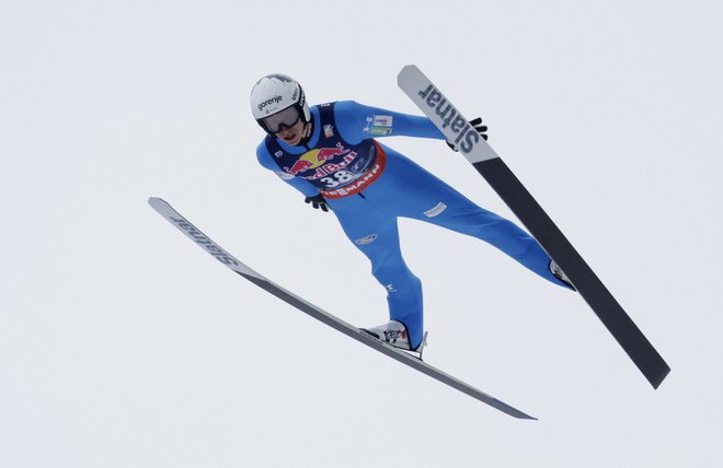 Petru Prevcu se je tretji polet povsem ponesrečil. FOTO: Leonhard Foeger/Reuters
