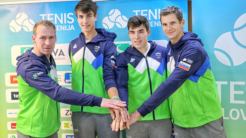 Fotografija: Slovenska teniška reprezentanca bo proti Kitajski igrala v slogu: Vsi za enega, eden za vse. FOTO: Blaž Samec