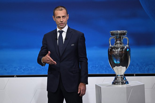 Aleksander Čeferin vodi Evropsko nogometno zvezo od leta 2016, leta 2027 mu bo potekel drugi polni mandat predsednika. FOTO: Louiza Vradi/Reuters