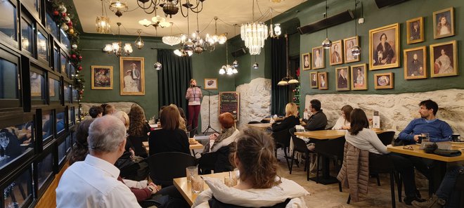 Kavarna je tudi informacijska točka o dogajanju v muzeju in prostor različnih kulturnih dogodkov. FOTO: Marko Pigac