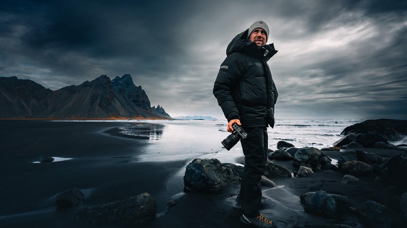 Fotografija: Ljubezen do fotografije in pustolovskih športov ga je spremenila v nagrajenega snemalca in filmskega režiserja.

FOTO: Sigurdhur Bjarni Sveinsson