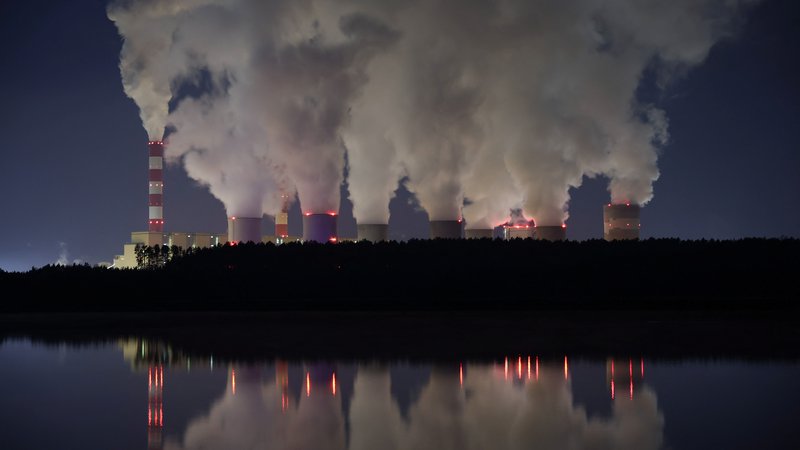 Fotografija: Največja elektrarna na premog v EU je Belchatow na Poljskem. Po načrtih Bruslja bo razogljičenje še posebej hitro v energetskem sektorju. FOTO: Kacper Pempel/Reuters