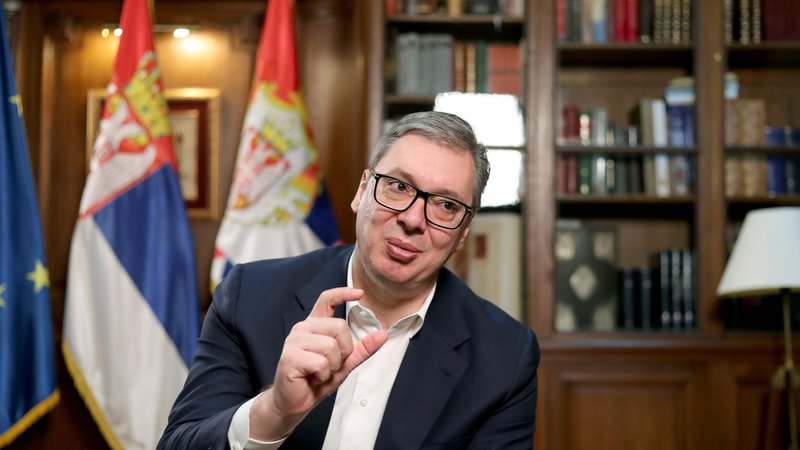 Fotografija: Evropski parlamentarci so sicer kritični do Vučićevega ravnanja, a pri pozivih k ukrepom proti njemu so nadvse pazljivi. FOTO: Blaž Samec
