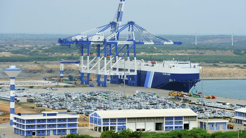 Fotografija: Sri Lanka je s kitajskimi posojili zgradila novo pristanišče pri mestu Hambantota Foto AFP
