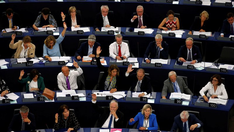 Fotografija: Škandal Evropskega parlamenta je izbruhnil decembra 2022, ko je belgijska policija v nizu racij v eni največjih korupcijskih preiskav v EU prijela številne osumljence in med drugim v več torbah in kovčkih zasegla 1,5 milijona evrov gotovine. FOTO: Vincent Kessler/Reuters Pictures