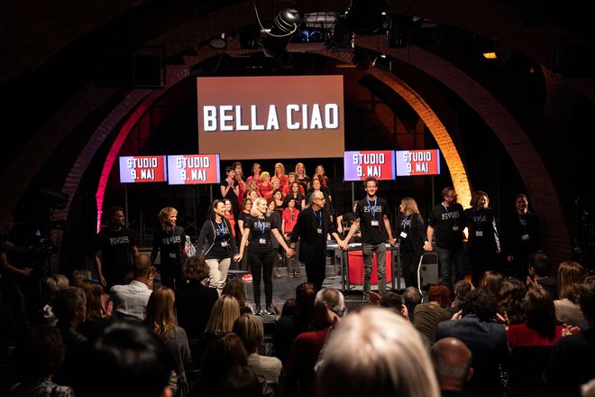 Kombinatke redno prepevajo pesem Bella Ciao. FOTO: Koka Press, Katja Kodba