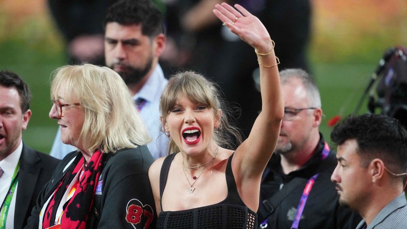 Fotografija: Taylor Swift je tudi na superbowlu podpirala fanta Travisa Kelceja.               Foto Joe Camporeale/Usa Today Sports/Reuters