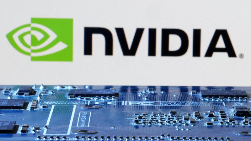 Fotografija: Vpliv Nvidie na UI temelji na razvoju tehnologije GPU, ki se je izkazala za najprimernejšo pri paralelnih obdelavah, ki so podlaga za algoritme globokega učenja. Foto Dado Ruvic/Reuters