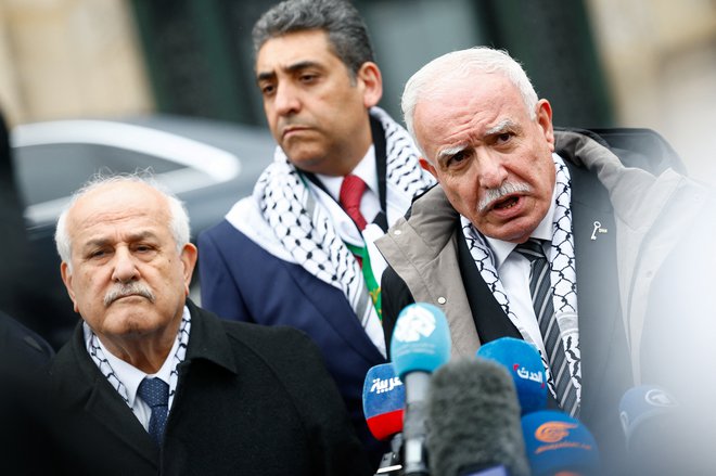 Palestinski zunanji minister Rijad Al Maliki je dejal, da Palestinci trpijo zaradi apartheida in kolonializma. FOTO: Piroschka Van De Wouw/Reuters