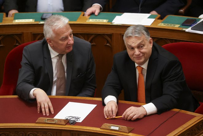 Premier Orbán med današnjim zasedanjem madžarskega parlamenta. FOTO: Bernadett Szabo/Reuters