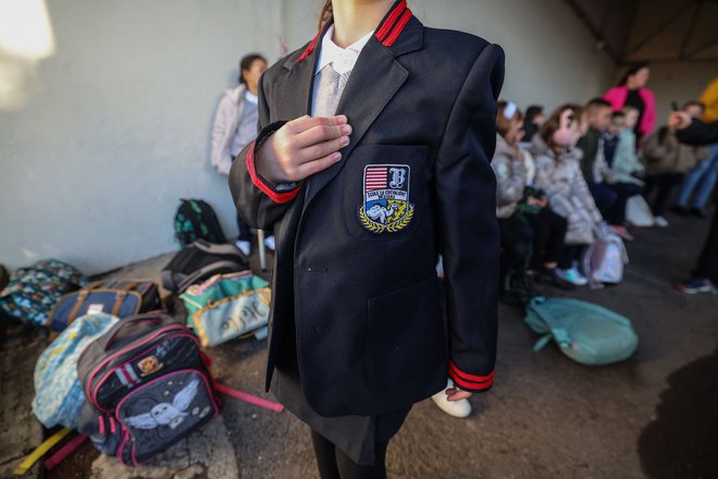 Vsaka uniforma, ki jo financirata mestna in lokalna izobraževalna uprava, stane 200 evrov. FOTO: Pascal Guyot/AFP