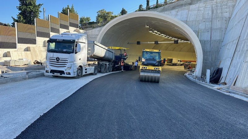 Fotografija: Kolektor je lani zaključil gradnjo državne ceste, ki povezuje pristanišče Reka z obvoznico in razcepom Škurinje. Velja za najdražjo cesto na Hrvaškem. FOTO: Kolektor CPG