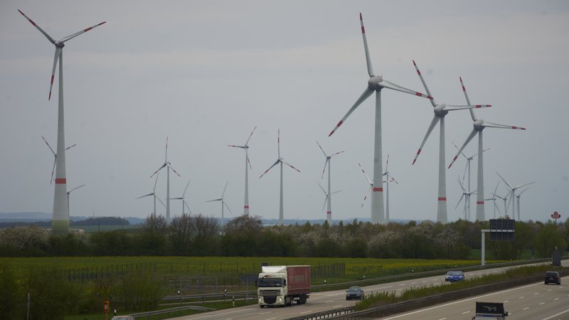 Fotografija: Slovenija k zmogljivostim evropskih vetrnih elektrarn lani ni prispevala popolnoma nič. FOTO: Primož Zrnec/Delo