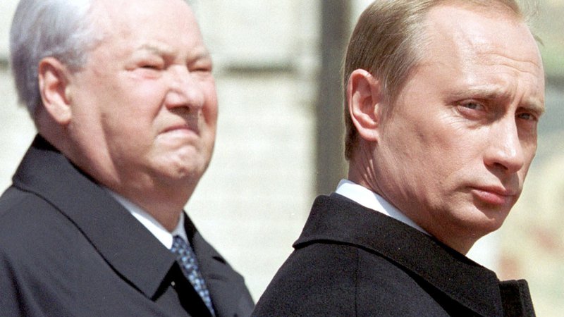 Fotografija: Nekoč, še v prejšnjem stoletju, sta bila Boris Jelcin (na fotografiji levo) in Vladimir Putin mojster in vajenec. FOTO: Reuters