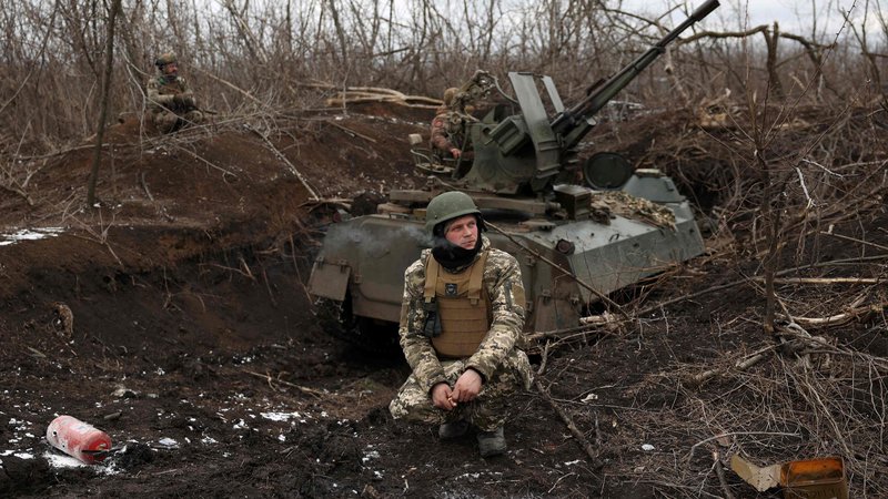 Fotografija: Lažne novice so stalne spremljevalke vojn. FOTO: Anatolii Stepanov/AFP