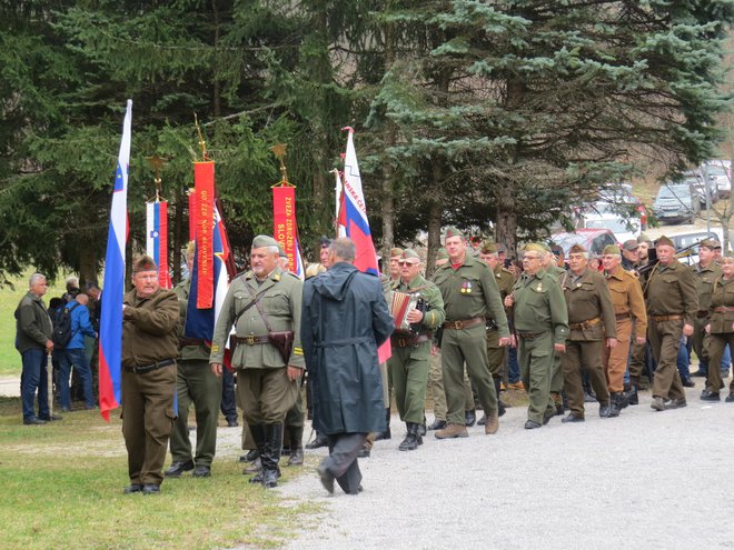 Prvi spominski dolenjski partizanski bataljon goji tradicijo NOB. FOTO: Bojan Rajšek/Delo