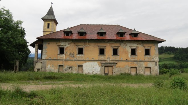 Območje hriba Pigla v okolici dvorca Javornik na Ravnah na Koroškem je bilo kot arheološko najdišče prepoznano leta 1992. FOTO: Mateja Kotnik