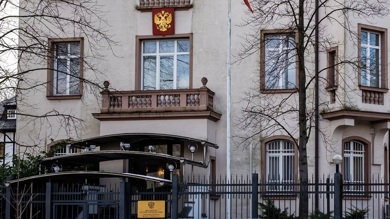 Fotografija: Zunanje ministrstvo je rusko veleposlaništvo obvestilo, da mora diplomat Slovenijo zapustiti do 28. marca. FOTO: Črt Piksi/Delo