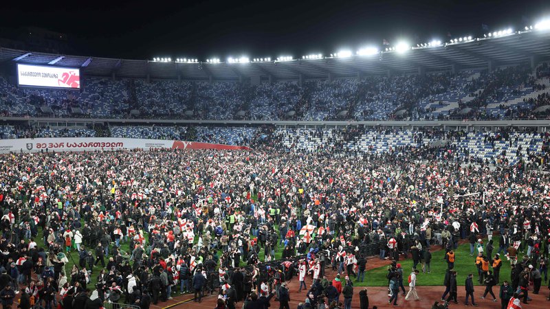 Fotografija: Gruzinci niso skrivali silnega veselja ob prvi uvrstitvi na EP. FOTO: Giorgij Arjevanidze/AFP