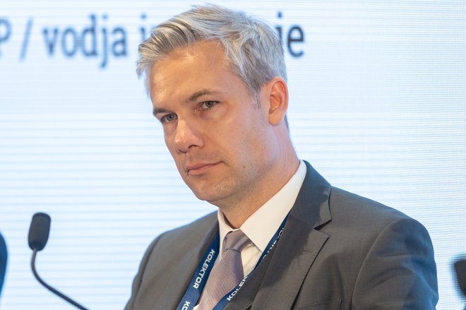 Dobre projekte podpira tudi Evropska investicijska banka (EIB), med drugim železniške projekte, je poudaril vodja predstavništva skupine EIB v Sloveniji Simon Savšek. FOTO: Voranc Vogel/Delo