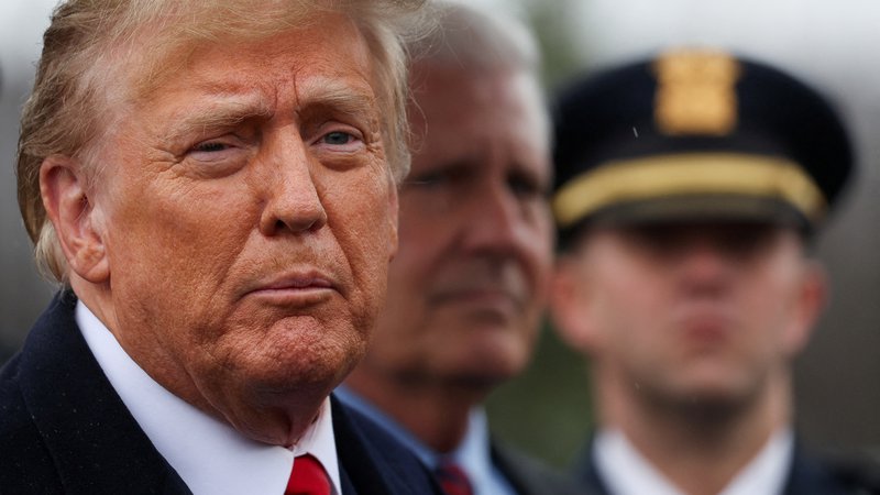 Fotografija: FILE PHOTO: Former U.S. President Donald Trump speaks after attending a wake for New York City Police Department (NYPD) officer Jonathan Diller, who was shot and killed while making a routine traffic stop on March 25 in the Far Rockaway section of Queens, in Massapequa Park, New York, U.S., March 28, 2024. REUTERS/Shannon Stapleton/File Photo
