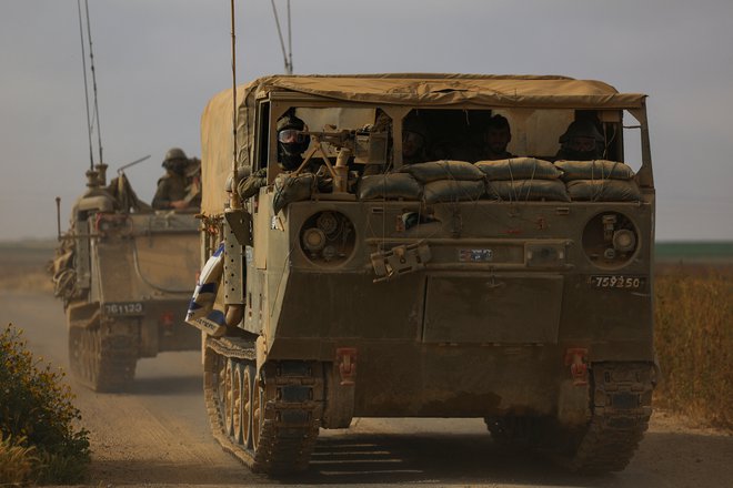 Izraelska vojaška vozila FOTO: Hannah Mckay/Reuters