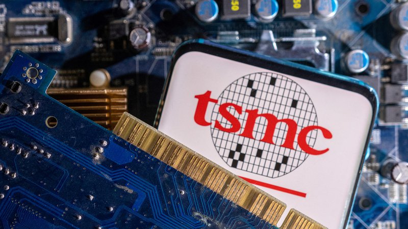 Fotografija: Taiwan Semiconductor (TSMC) je največji specializirani proizvajalec čipov na svetu, s skoraj 60-odstotnim tržnim deležem.

FOTO: Dado Ruvić/Reuters