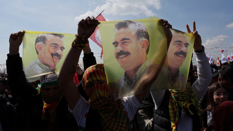 Fotografija: Osrednji teoretik kurdskega gibanja za svobodo Abdullah Öcalan je že četrt stoletja zaprt v samici v turškem zaporu. FOTO: Umit Bektas/Reuters