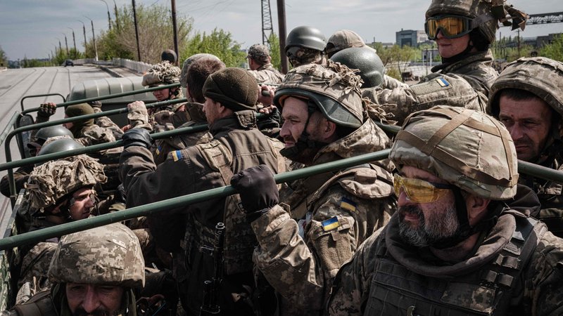 Fotografija: Januarja je ukrajinski predsednik Volodimir Zelenski povedal, da v oboroženih silah služi 880.000 ljudi.

FOTO: Yasuyoshi Chiba/AFP