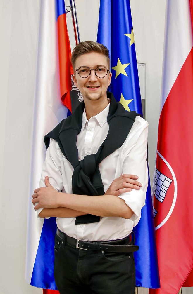 Anej Irgolič je velik del preteklega leta kot Erasmusov študent preživel na Dunaju in delal na veleposlaništvu Republike Slovenije. FOTO: osebni arhiv