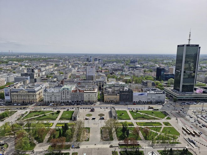 Pogled na Varšavo iz 30. nadstropja Palače umetnosti in kulture FOTO: Anja Intihar/Delo