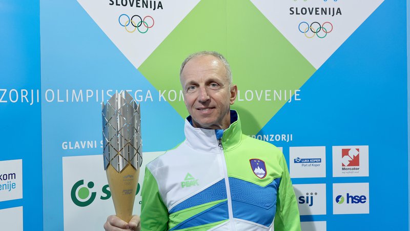 Fotografija: Tokratni ambasador Slovenske bakle je nekdanji veslač Jani Klemenčič, eden od prejemnikov prve olimpijske kolajne za Slovenijo v Barceloni leta 1992. FOTO: Blaž Samec/Delo