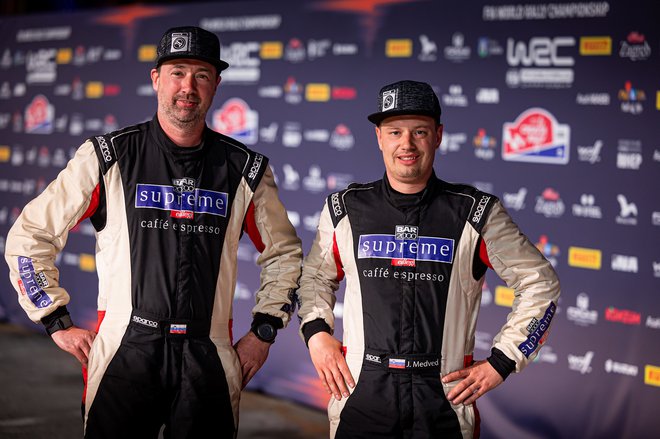 Jan Medved (desno, s svojim sovoznikom Izidorjem Šavljem) pravi, da je velik izziv že priti na štart takšne dirke. FOTO: Uroš Modlic