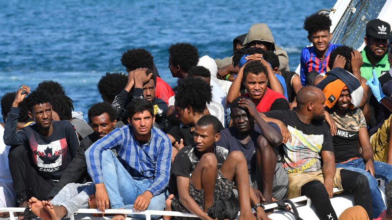 Fotografija: Revnejše južne države EU bodo po paktu o azilu in migracijah prepuščene same sebi pri ravnanju z migranti. FOTO: Alberto Pizzoli/ AFP