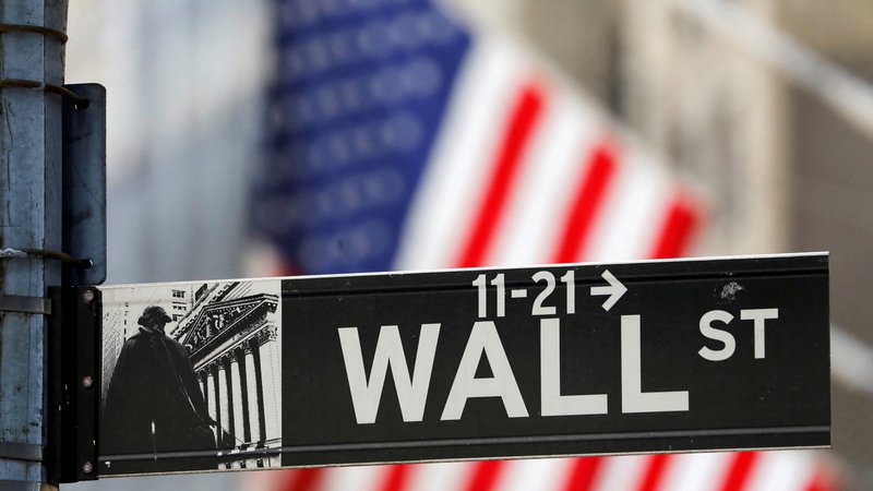 Fotografija: Vlagatelji pričakujejo, da se bodo obrestne mere v ZDA letos zmanjšale samo za 0,75 odstotne točke.

FOTO: Andrew Kelly/Reuters