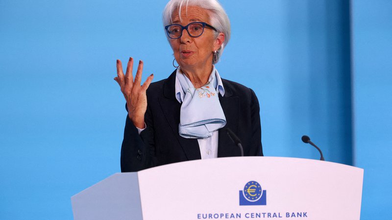 Fotografija: Finančni trgi pričakujejo, da bo ECB pod vodstvom Christine Lagarde naredila prvi korak pri zniževanju obrestnih mer.

FOTO: Kai Pfaffenbach/Reuters