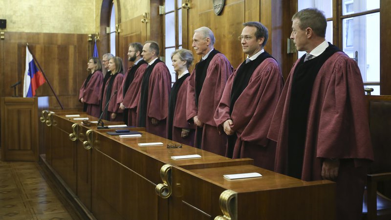 Fotografija: Zadržanost drugih ustavnih sodnikov pri opredeljevanju do Jakličevega ravnanja je bila povsem na mestu. FOTO: Jože Suhadolnik/Delo