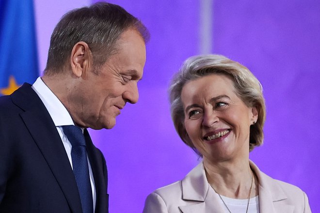 Poljski premier Donald Tusk in predsednica evropske komisije Ursula von der Leyen FOTO: Kacper Pempel/Reuters