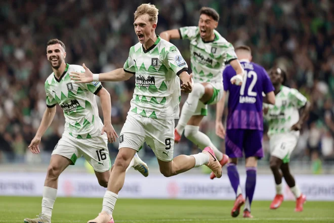 Dino Kojić se je prvi vpisal med strelce. FOTO: Voranc Vogel