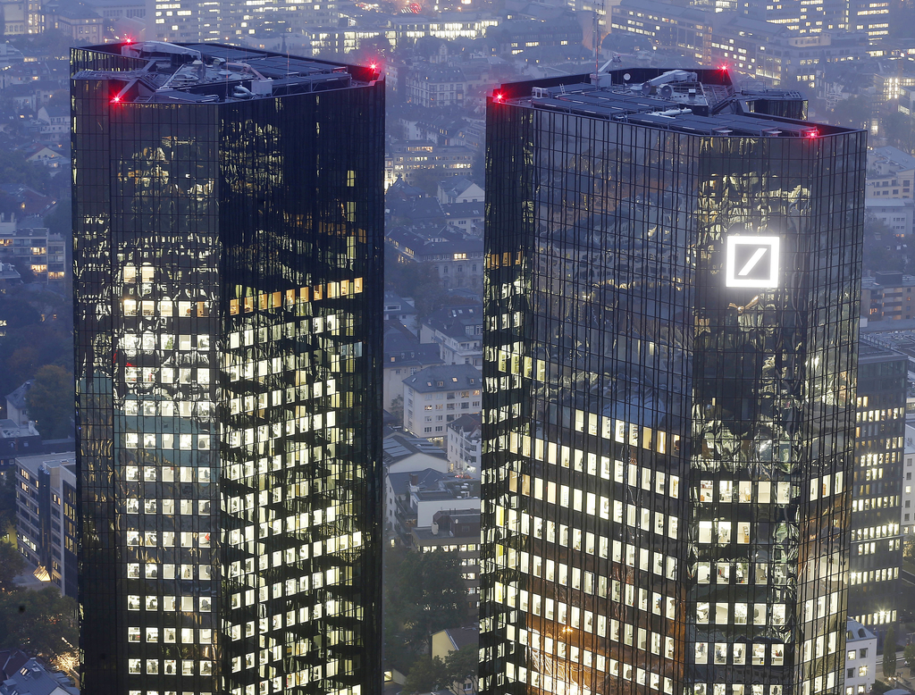 Deutsche Bank z dobičkom presenetila analitike