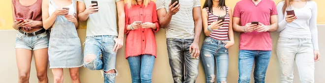 Na najstnike imajo izjave youtuberjev podoben, če ne celo večji vpliv, kot so ga imele pred pol stoletja na takratno mladino besede Johna Lennona. FOTO: Shutterstock