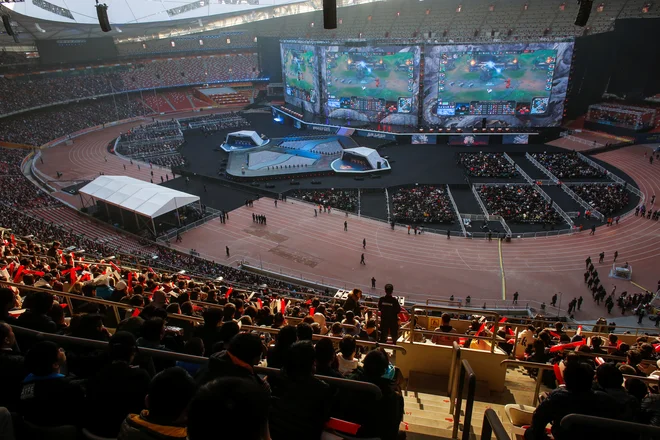 Lanski finale svetovnega prvenstva v igranju igre league of legends so odigrali na nacionalnem stadionu v Pekingu. FOTO: Reuters
