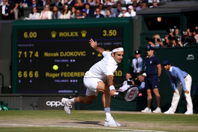 Rogerja Federerja bo morda prav izgubljeni wimbledonski finale v prihodnosti stal 1. mesta na lestvici zmagovalcev turnirjev za veliki slam. FOTO: AFP