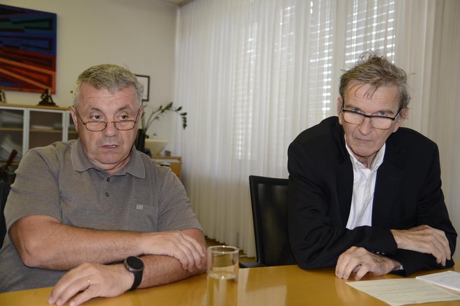 Peter Horvat, direktor LPP, na desni njegov svetovalec Andrej Osterman se zavzemata za čim več plinskih avtobusov, postopoma pa tudi za elektrifikacijo. Foto Andrej Krbavčič