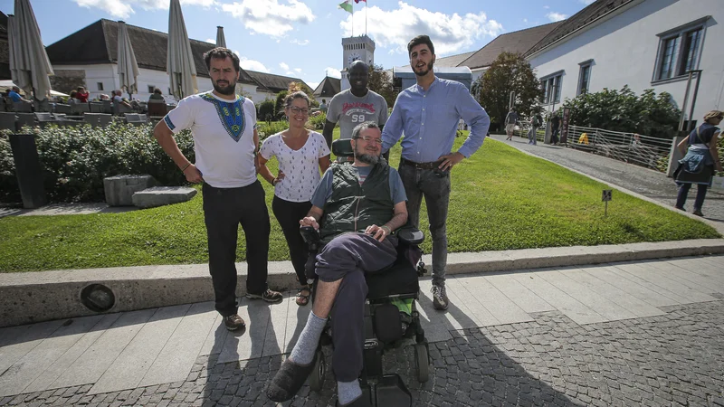 Fotografija: Dabizu, Capiju in Oru sta se na delčku potovanja pridružila tudi prijatelja Jorge in Alba. FOTO: Jože Suhadolnik